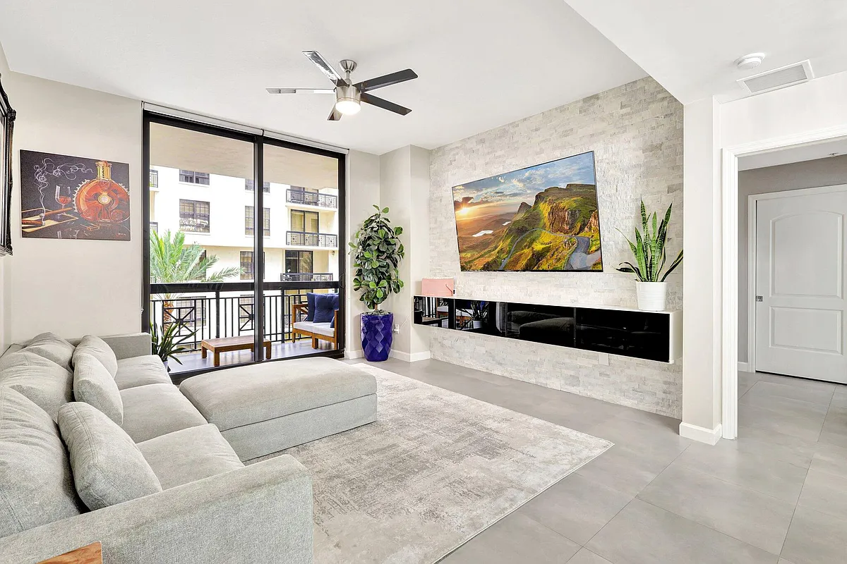 Building Photo - 801 S Olive Ave #1018