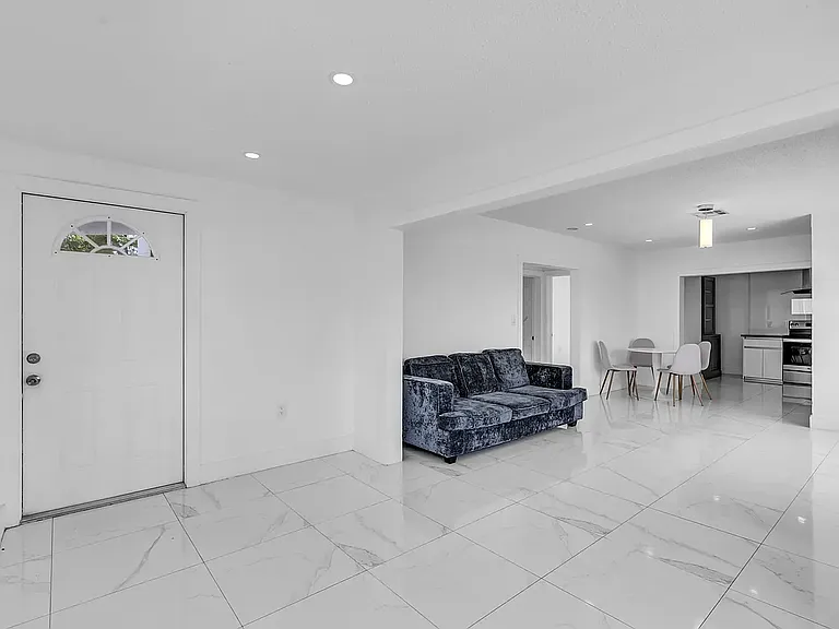 1772 NW 3rd St #D — Photo 9