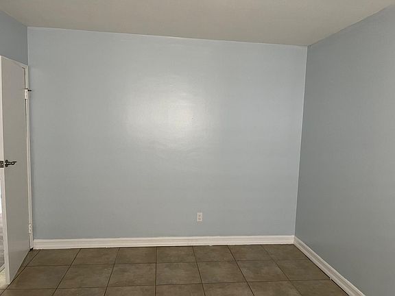 5th image of 11835 S Berendo Ave
