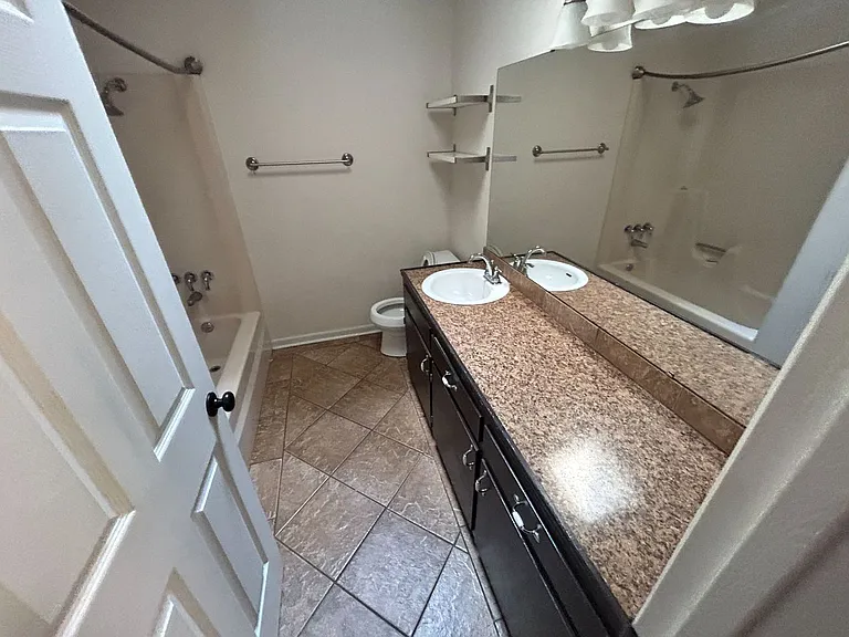 1605 Miranda Ave — Photo 4