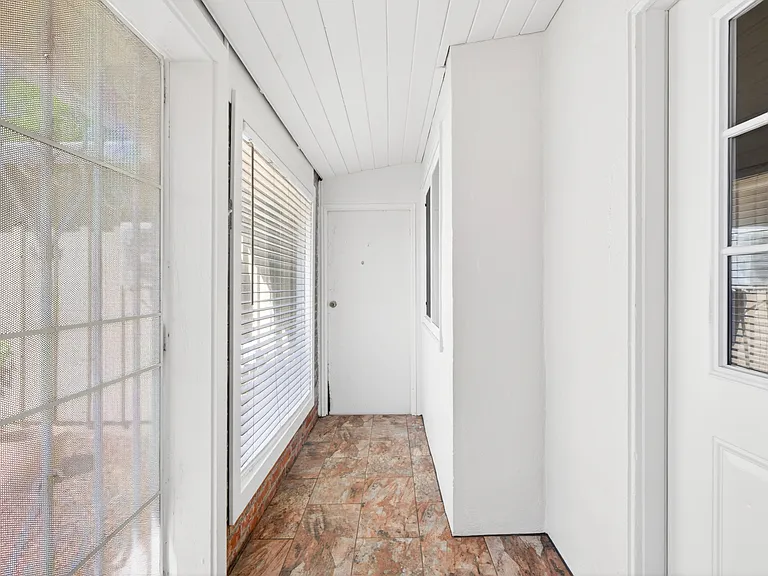 2203 Del Rio Dr — Photo 4