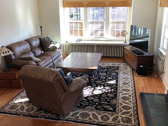 2nd image of 2424 W 22nd St #1