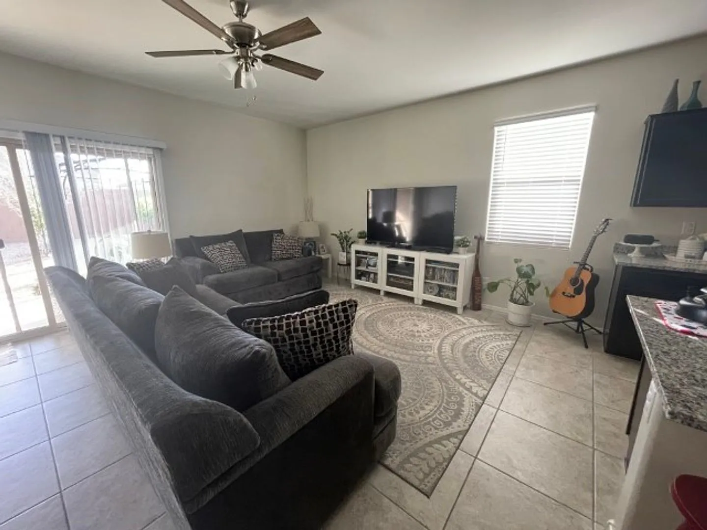 Single Story 3 bedroom — Photo 4