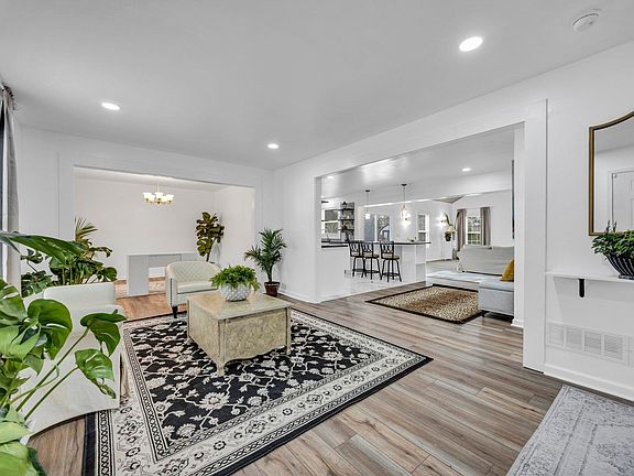 4th image of 2927 Cranbrook Ln