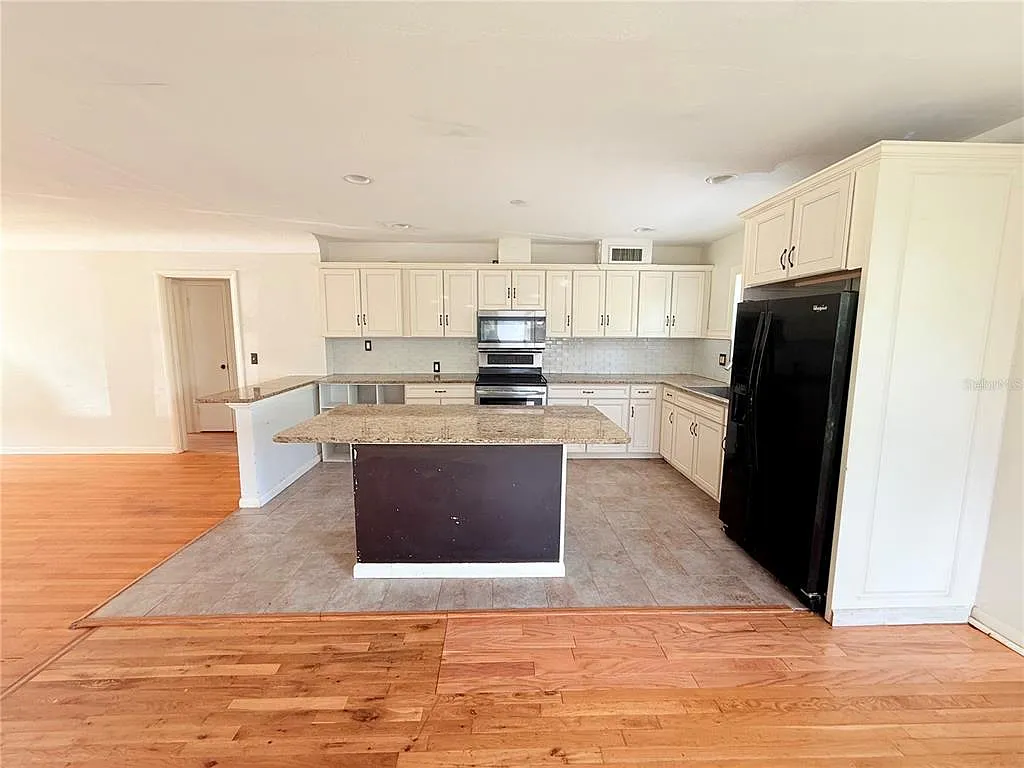 3 bed, 2.0 bath, 1492 sqft, $2,700 — Photo 4