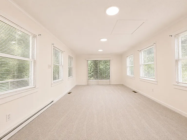 302 Davis Park Rd — Photo 13