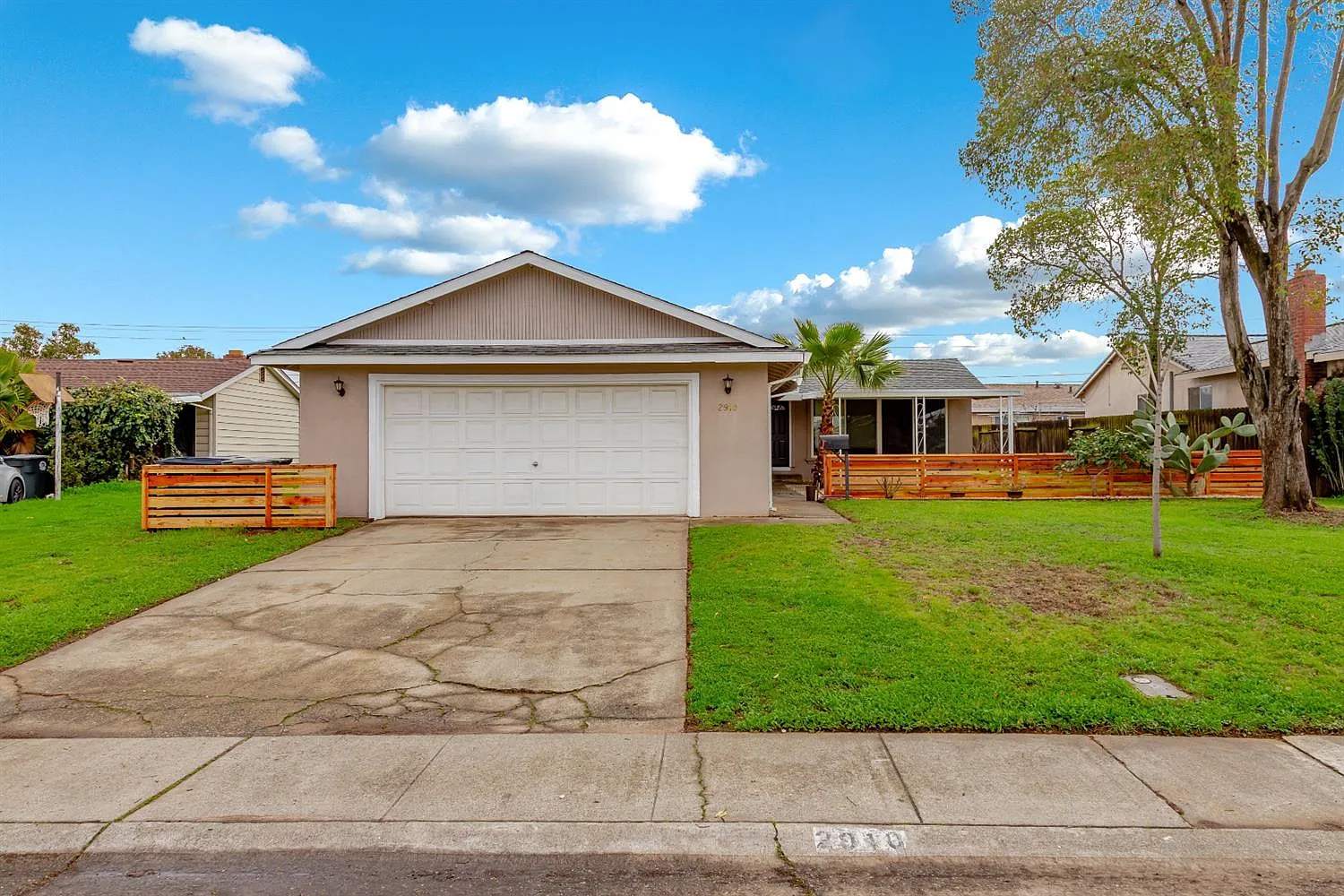 2910 Winchester Way photo 1