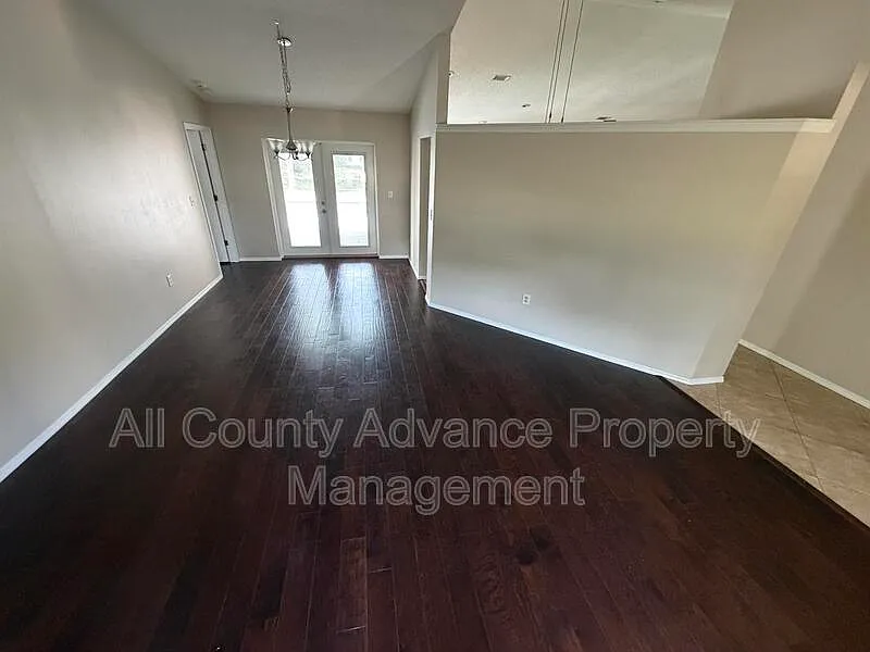 3 bed, 2.0 bath, 1771 sqft, $3,195 — Photo 3