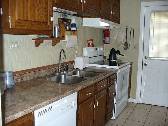 2nd image of 355 Blumen Ln