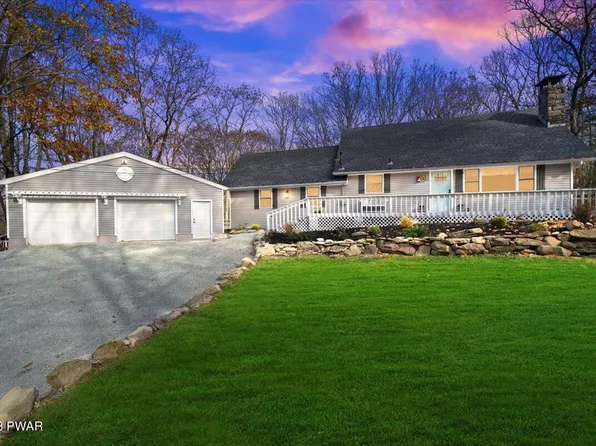 107 Blueridge Ln, Hawley, PA 18428
