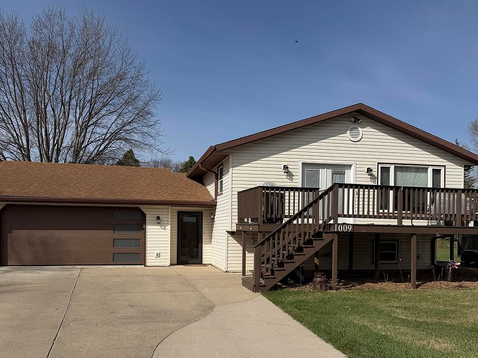 1st image of 1009 Willow Dr