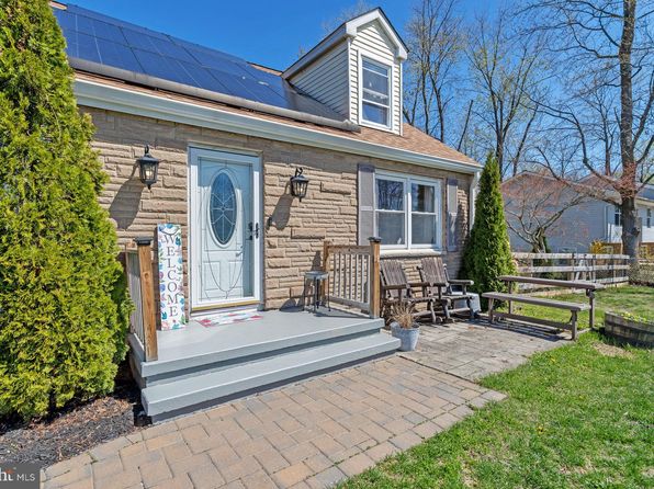 9 Hockamick Rd, Cookstown, NJ 08511