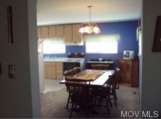 W 4th St, Williamstown, WV 26187