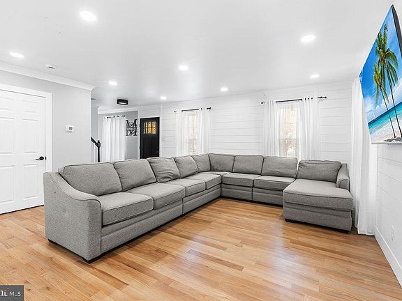 4th image of 46 Suffolk Ct