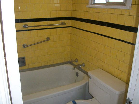 5th image of 1834 E 3rd St