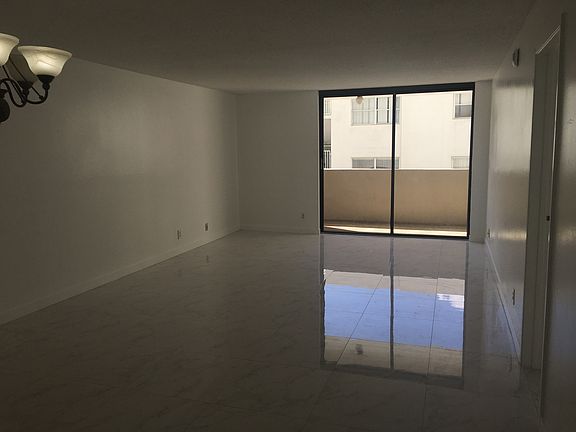 3rd image of 2625 Collins Ave APT 209