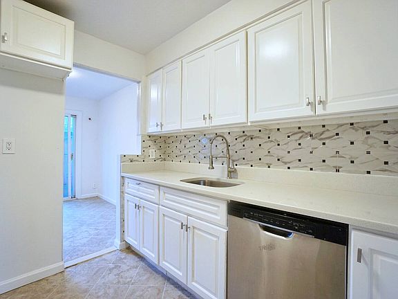 3rd image of 3582 Canal Ave