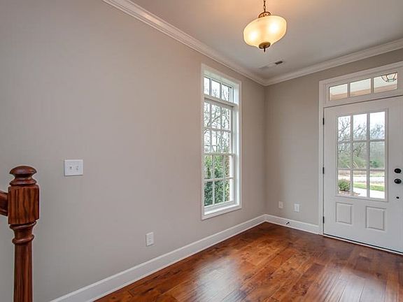 4th image of 1592 Townsend Blvd