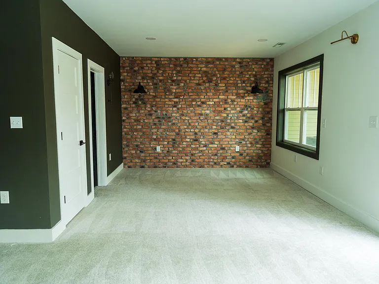 1013 Epiphany Rd — Photo 32