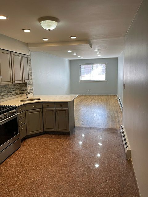 1st image of 2515 44th St #1