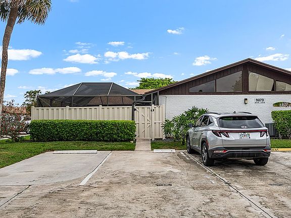 4th image of 9879 Boca Gardens Trl APT A