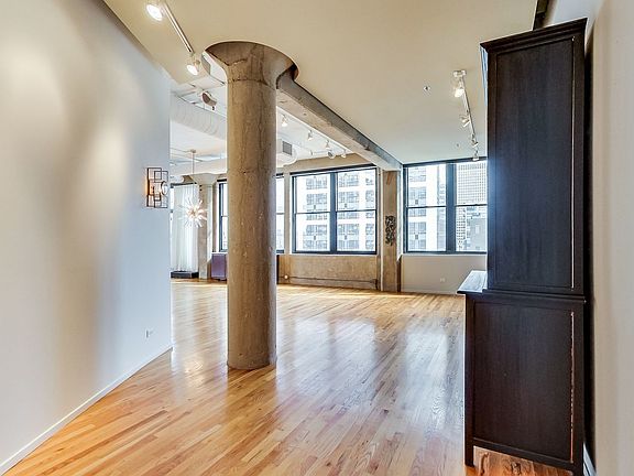 2nd image of 728 W Jackson Blvd APT 1206