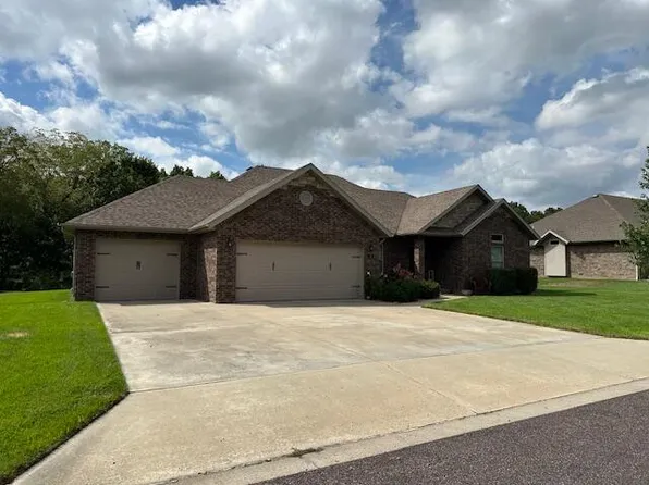 16 Remington Drive, Monett, MO 65708
