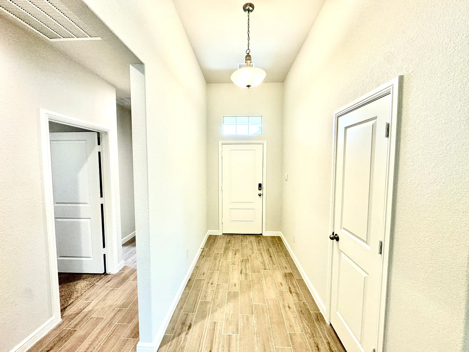 4 bed, 1773 sqft, $2,550 — Photo 3