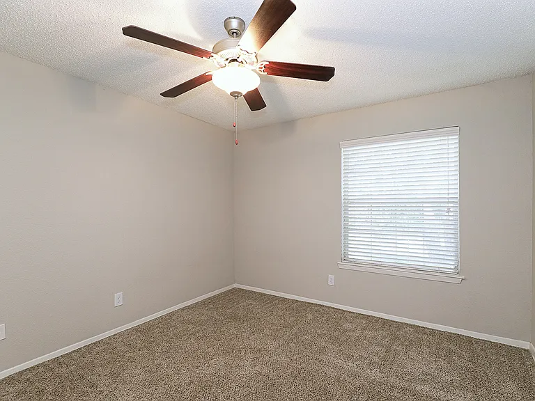 City Crest Apartments — Photo 127