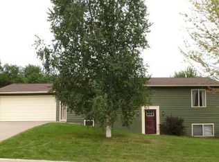 585 Drake Ave, Windom, MN 56101