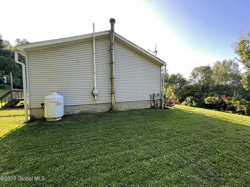 4th image of 1179 River Road