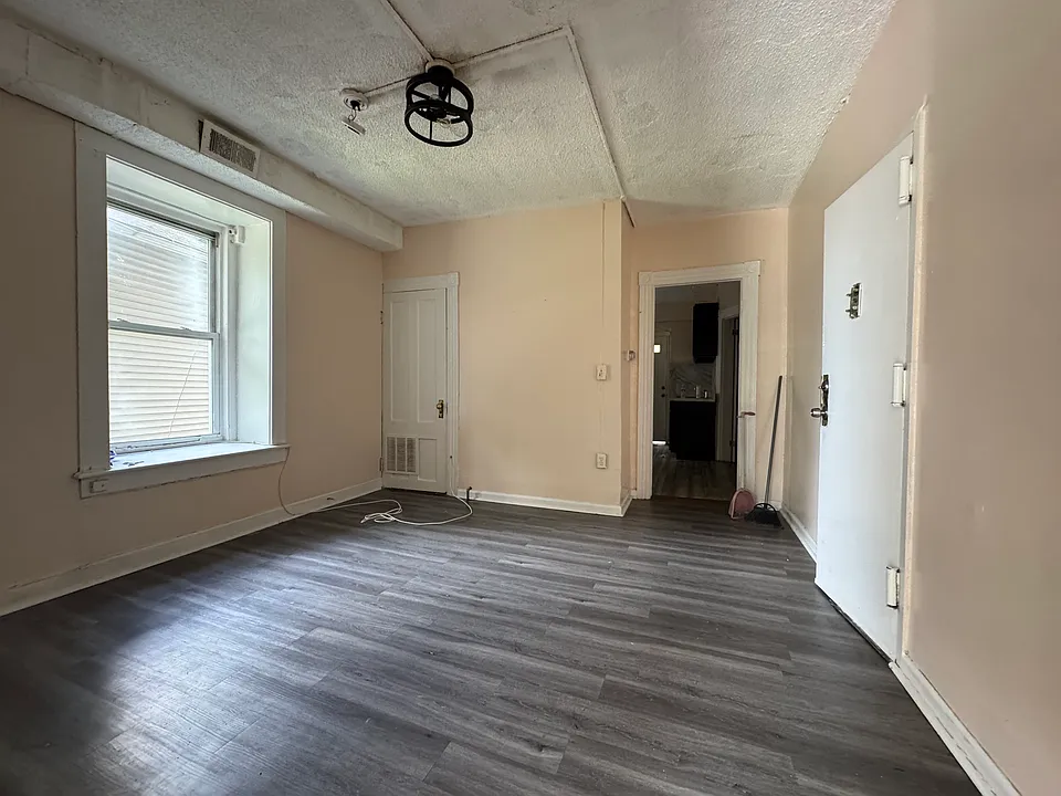 45 Long Hill Rd #1L