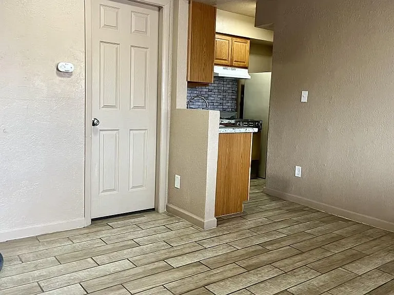 121 General Arnold St NE #B — Photo 4
