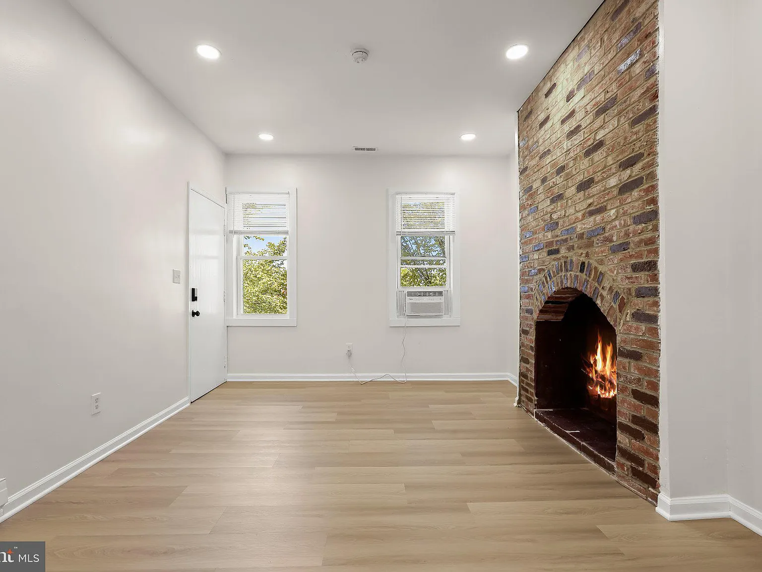 2 bed, 1.0 bath, 993 sqft, $1,200 — Photo 4