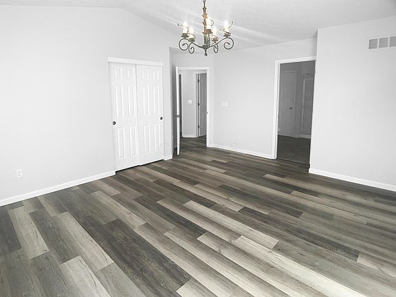 4th image of 960 Lakeland Dr