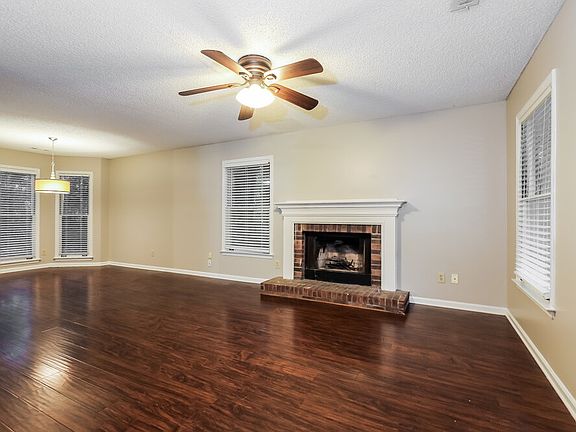 4th image of 337 Summer Pl