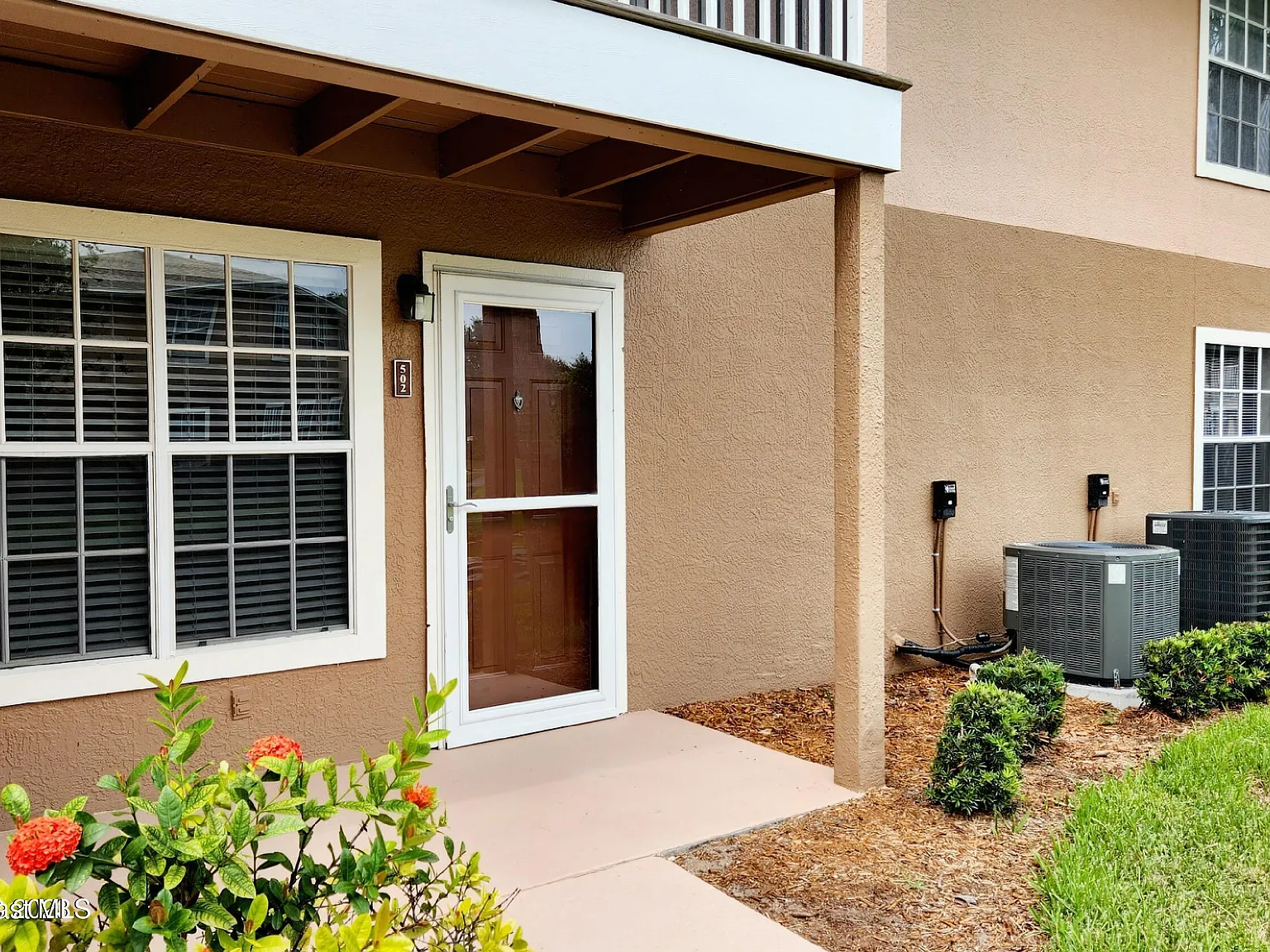 2 bed, 1.0 bath, 937 sqft, $1,750 — Photo 2
