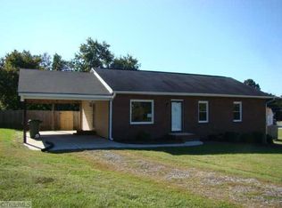 130 Woods Ln, Winston Salem, NC 27107
