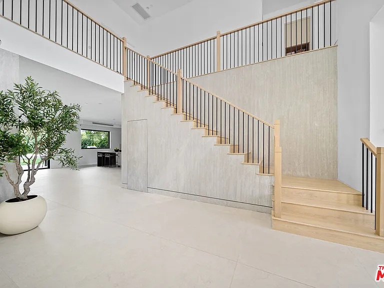 5826 Corbin Ave — Photo 7