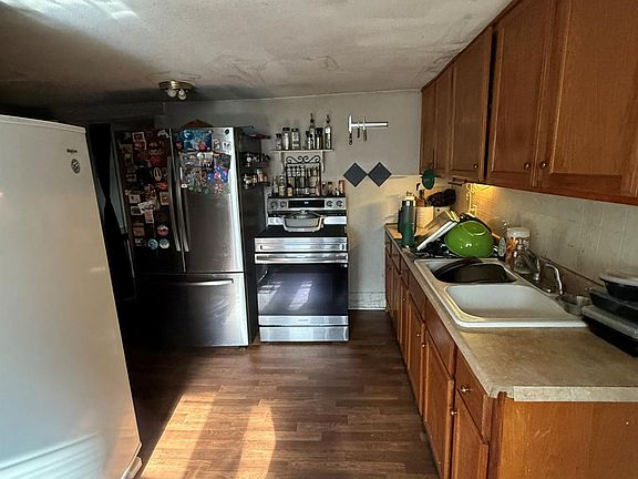 2nd image of 206 Weaver St