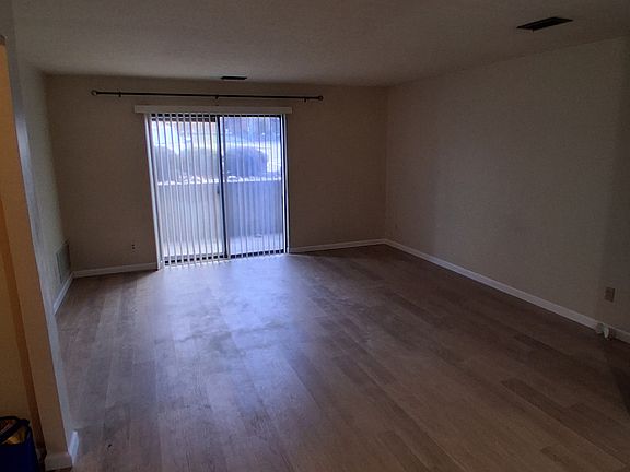 4th image of 7233 Creekview Dr APT 4