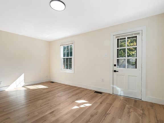 5th image of 201 Perrymont Ave