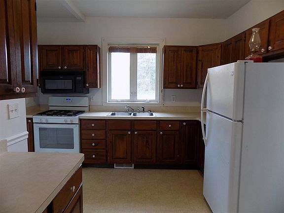 3rd image of 46 Currey Ave