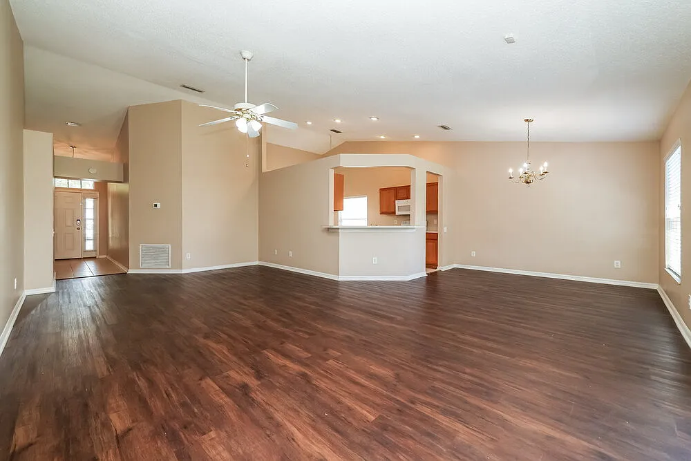 3 bed, 2.0 bath, 1503 sqft, $2,320 — Photo 3