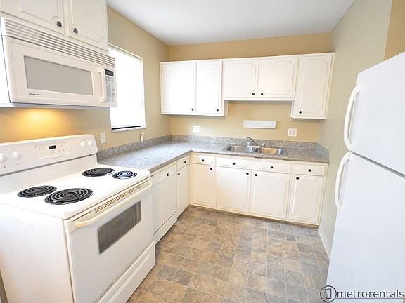 4th image of 85 Illinois Ave APT J