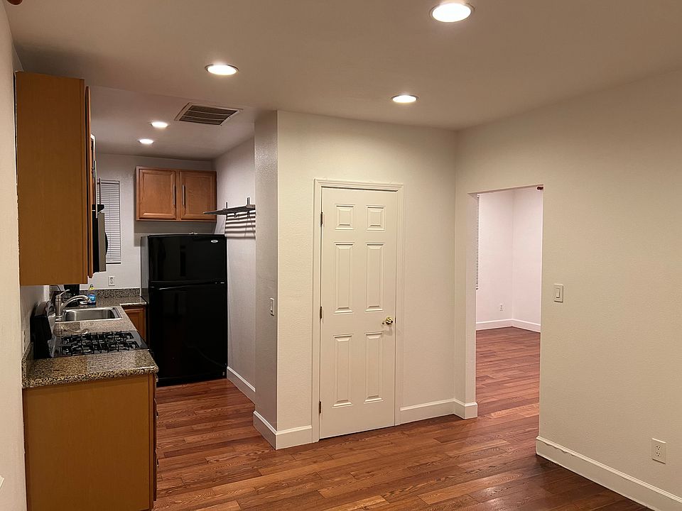 1st image of 21 1/2 Crescent Ave