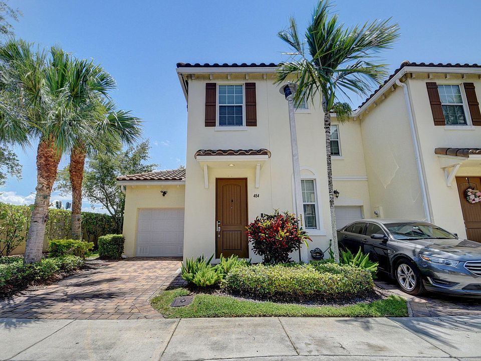 1st image of 484 Lauren Pine Pl