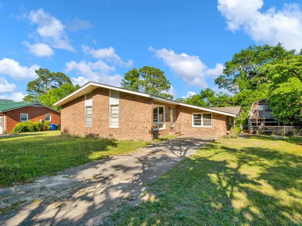 5830 McDougal Dr, Fayetteville, NC 28304