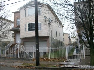852 S 20th St, Newark, NJ 07103