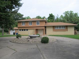 905 32nd Avenue Ct, Moline, IL 61265